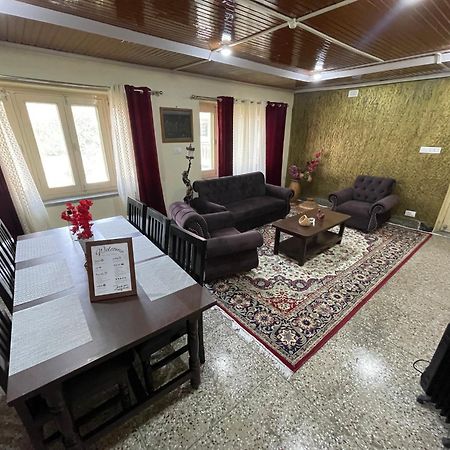 Khwaab Gah By The Khayabaan-Homestay Apartments Fully Furnished With Functional Kitchen, Wifi & Parking In City Centre Srīnagar エクステリア 写真