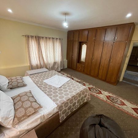 Khwaab Gah By The Khayabaan-Homestay Apartments Fully Furnished With Functional Kitchen, Wifi & Parking In City Centre Srīnagar エクステリア 写真