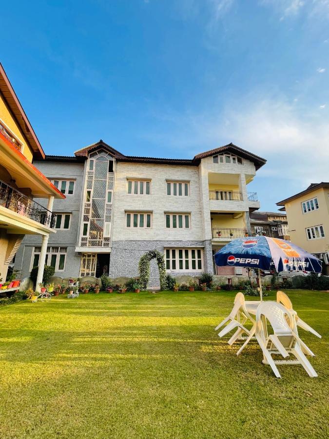 Khwaab Gah By The Khayabaan-Homestay Apartments Fully Furnished With Functional Kitchen, Wifi & Parking In City Centre Srīnagar エクステリア 写真
