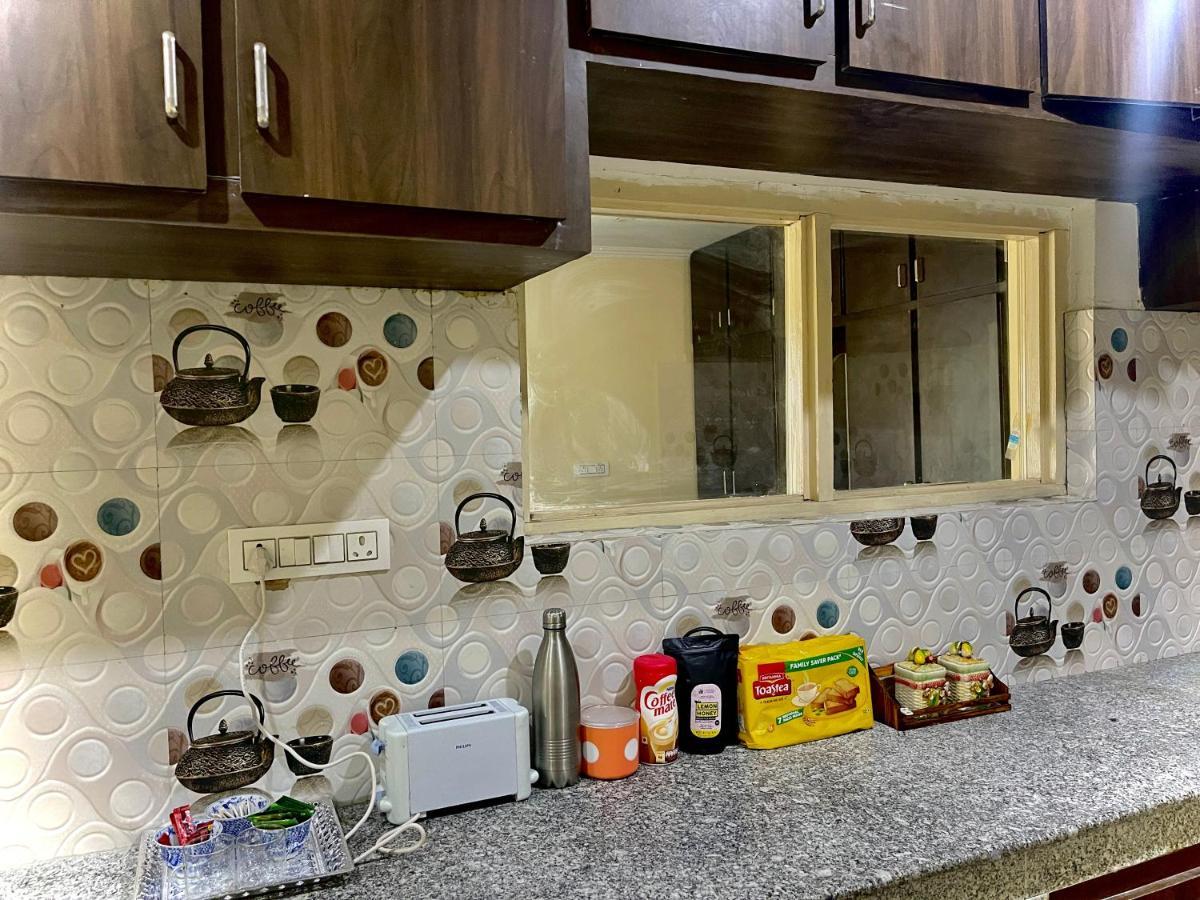 Khwaab Gah By The Khayabaan-Homestay Apartments Fully Furnished With Functional Kitchen, Wifi & Parking In City Centre Srīnagar エクステリア 写真