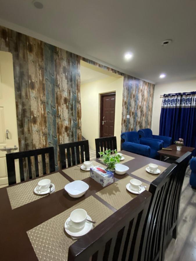 Khwaab Gah By The Khayabaan-Homestay Apartments Fully Furnished With Functional Kitchen, Wifi & Parking In City Centre Srīnagar エクステリア 写真