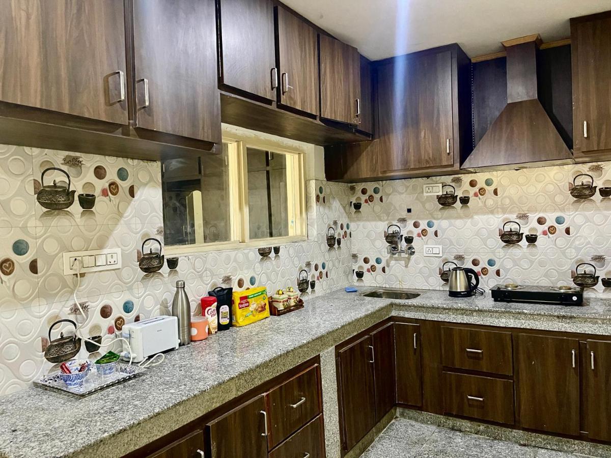 Khwaab Gah By The Khayabaan-Homestay Apartments Fully Furnished With Functional Kitchen, Wifi & Parking In City Centre Srīnagar エクステリア 写真