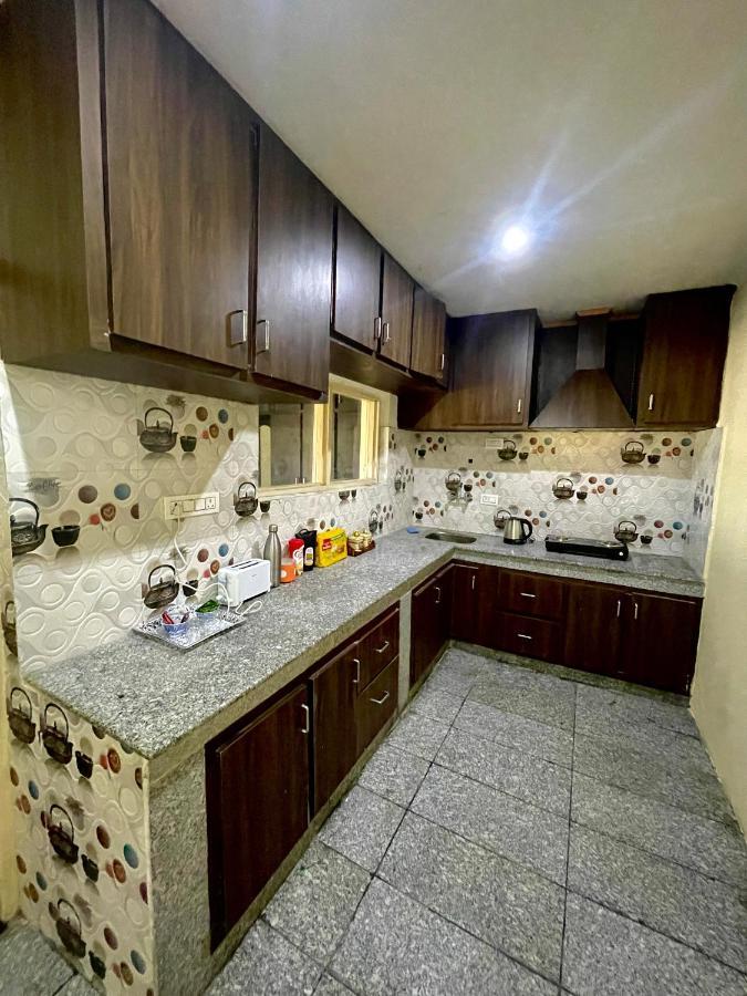 Khwaab Gah By The Khayabaan-Homestay Apartments Fully Furnished With Functional Kitchen, Wifi & Parking In City Centre Srīnagar エクステリア 写真