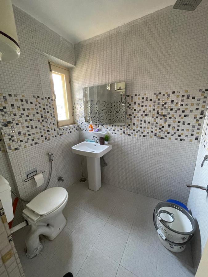 Khwaab Gah By The Khayabaan-Homestay Apartments Fully Furnished With Functional Kitchen, Wifi & Parking In City Centre Srīnagar エクステリア 写真