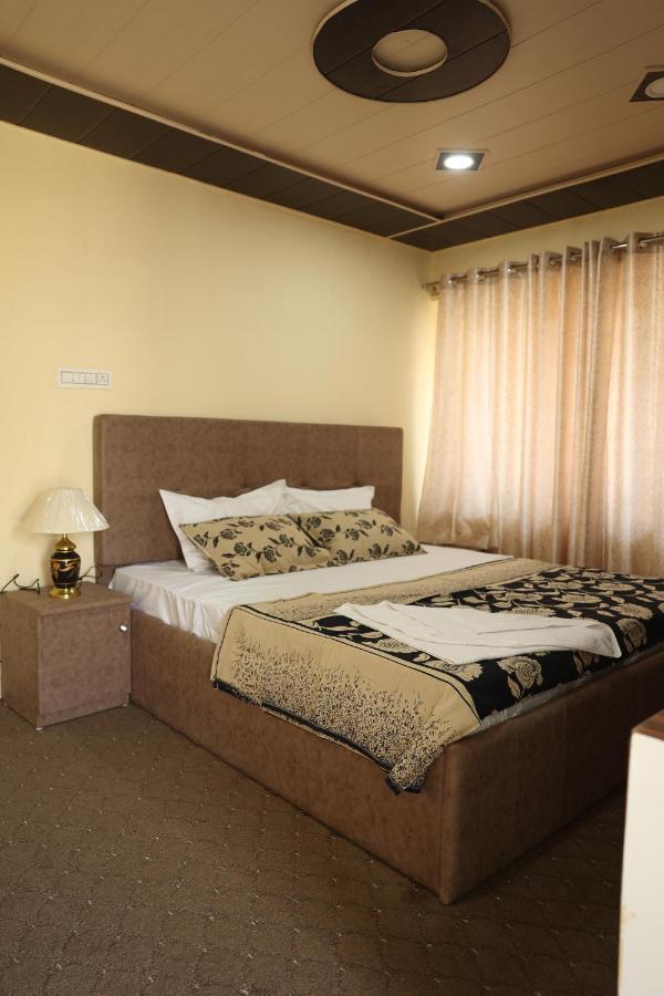 Khwaab Gah By The Khayabaan-Homestay Apartments Fully Furnished With Functional Kitchen, Wifi & Parking In City Centre Srīnagar エクステリア 写真