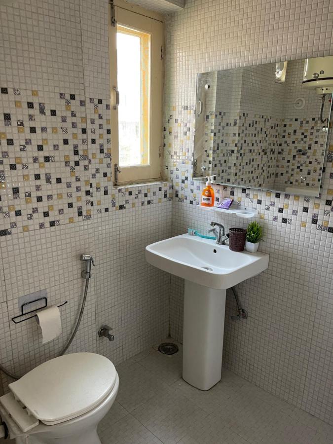 Khwaab Gah By The Khayabaan-Homestay Apartments Fully Furnished With Functional Kitchen, Wifi & Parking In City Centre Srīnagar 部屋 写真