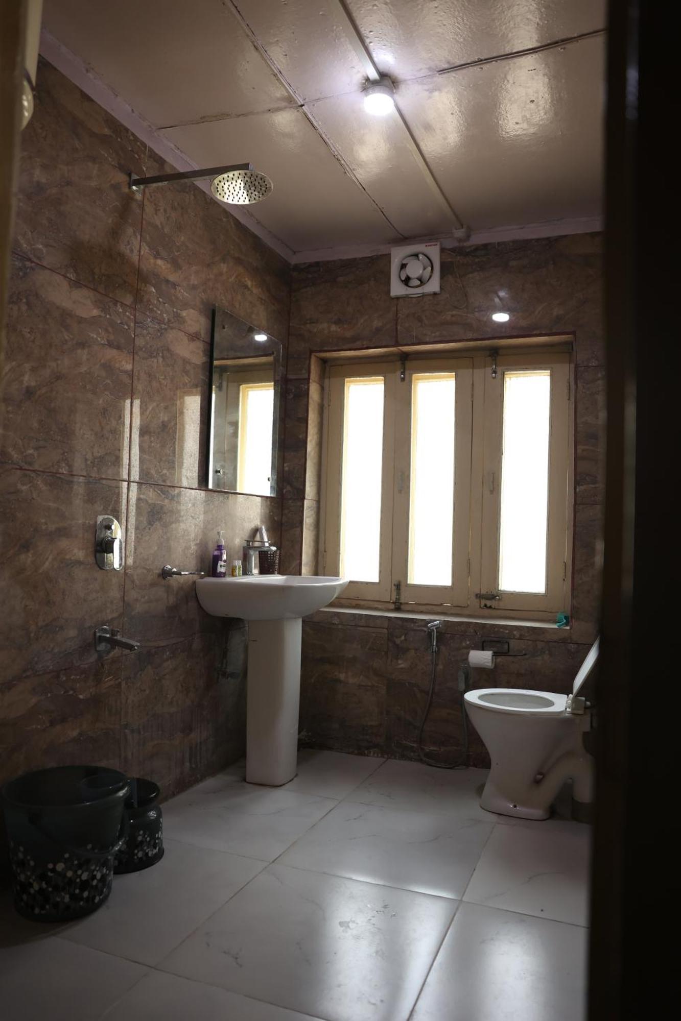 Khwaab Gah By The Khayabaan-Homestay Apartments Fully Furnished With Functional Kitchen, Wifi & Parking In City Centre Srīnagar エクステリア 写真