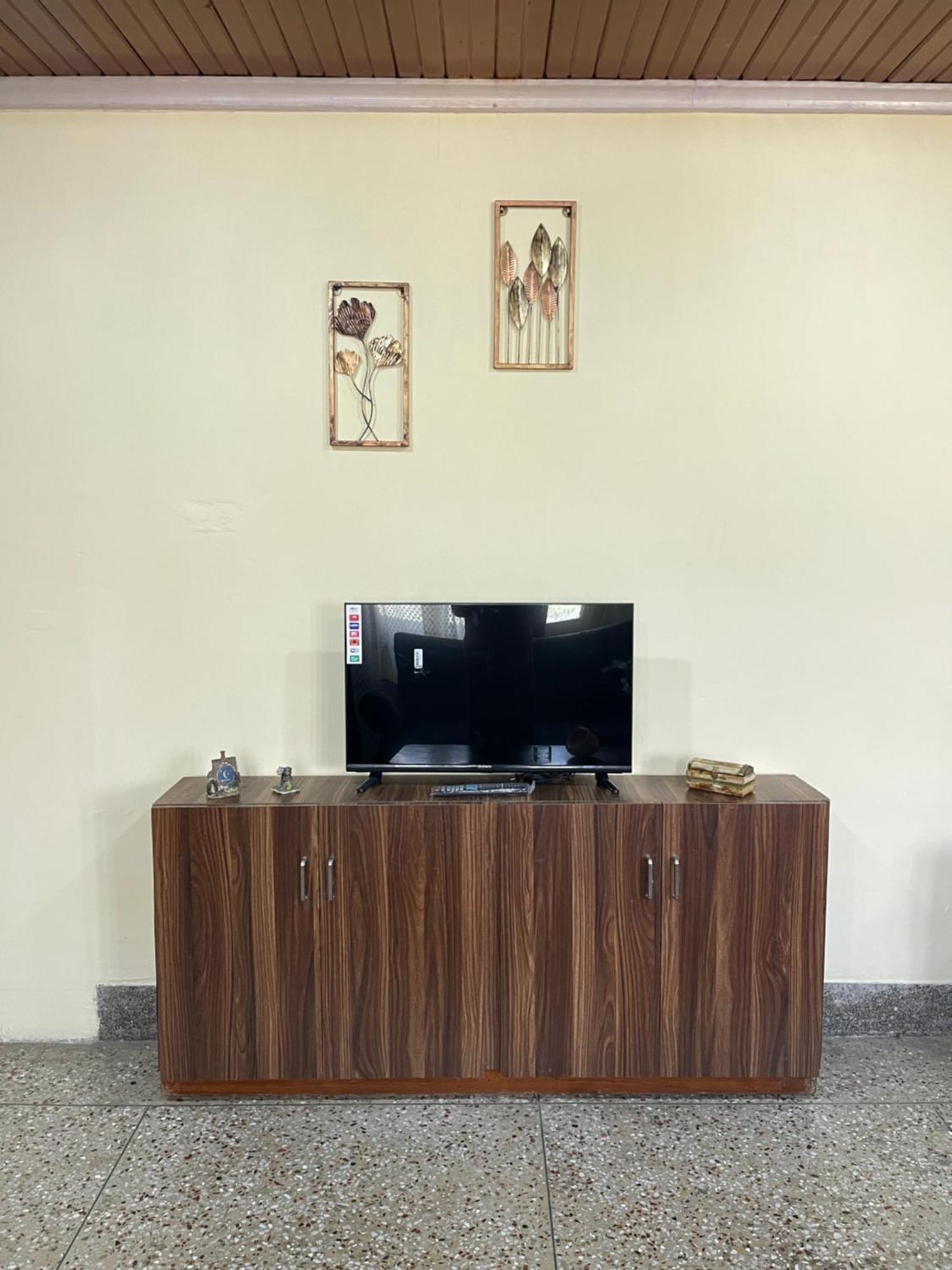 Khwaab Gah By The Khayabaan-Homestay Apartments Fully Furnished With Functional Kitchen, Wifi & Parking In City Centre Srīnagar エクステリア 写真