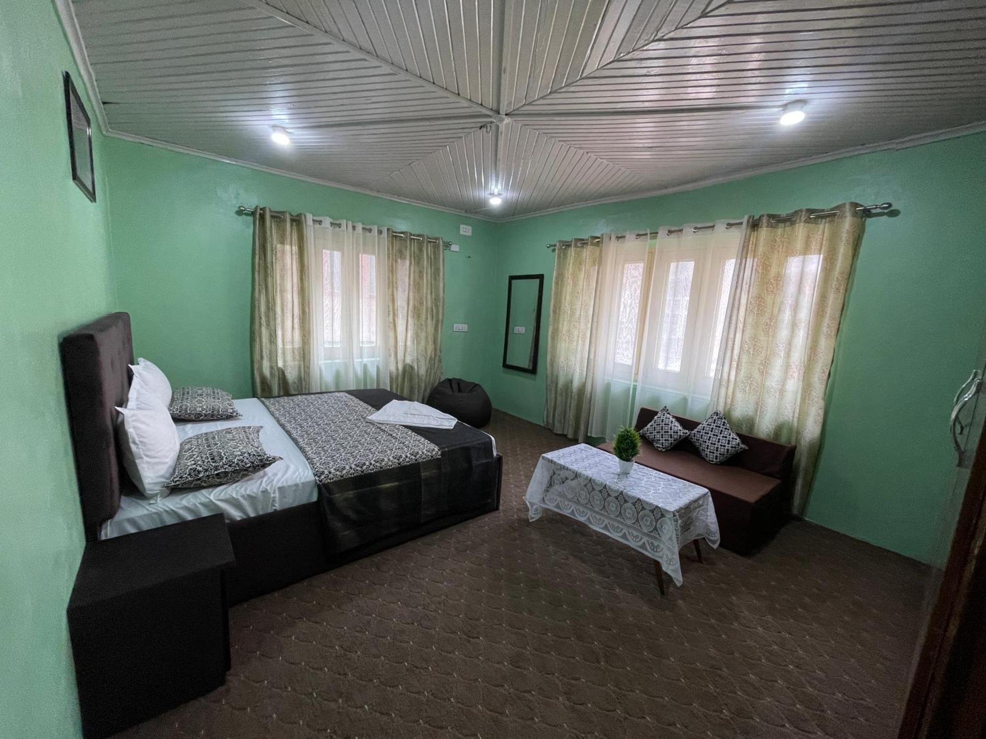 Khwaab Gah By The Khayabaan-Homestay Apartments Fully Furnished With Functional Kitchen, Wifi & Parking In City Centre Srīnagar エクステリア 写真