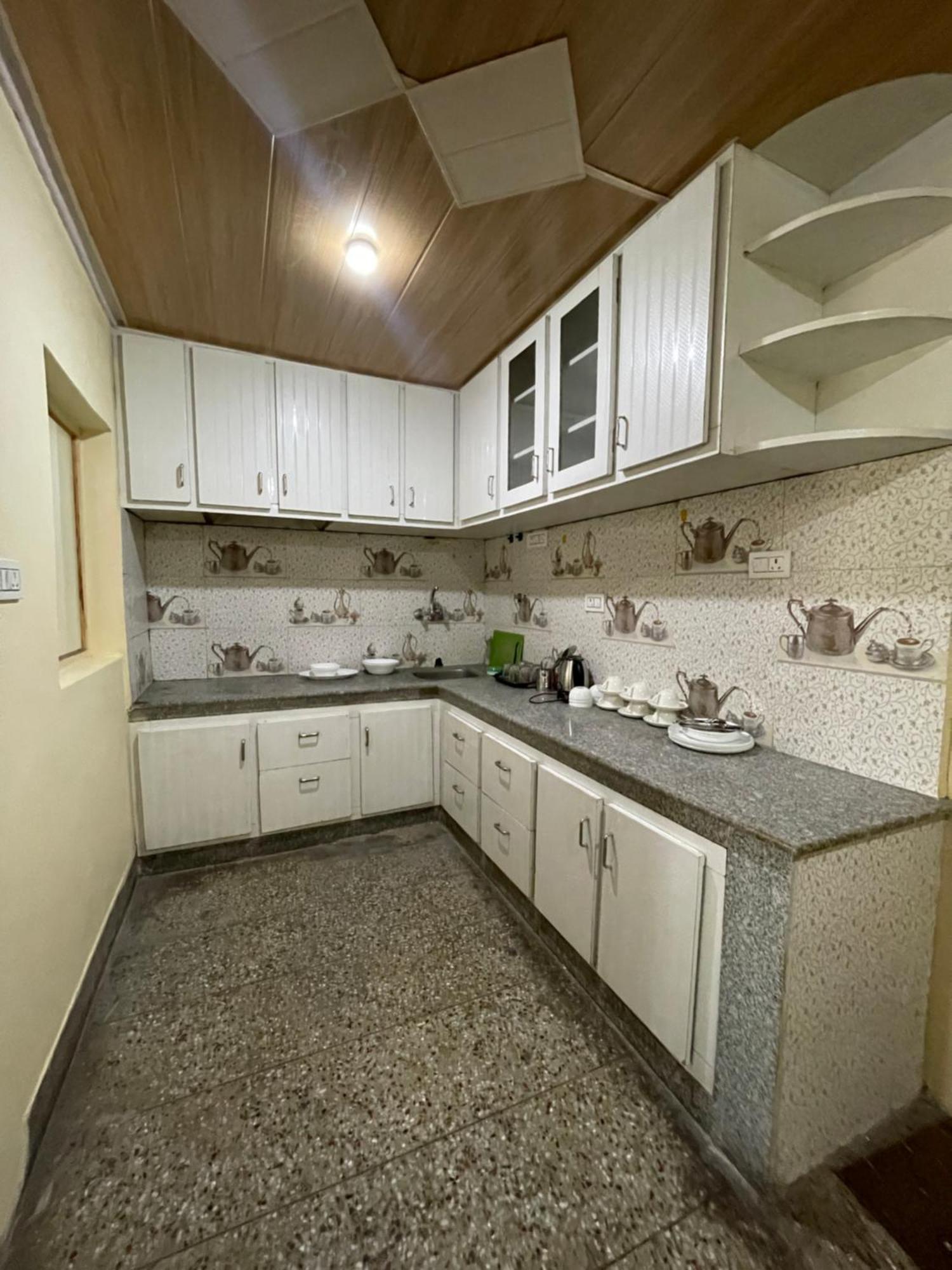 Khwaab Gah By The Khayabaan-Homestay Apartments Fully Furnished With Functional Kitchen, Wifi & Parking In City Centre Srīnagar エクステリア 写真