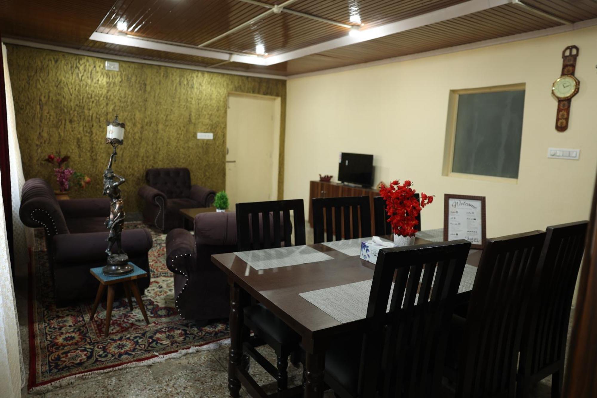 Khwaab Gah By The Khayabaan-Homestay Apartments Fully Furnished With Functional Kitchen, Wifi & Parking In City Centre Srīnagar エクステリア 写真
