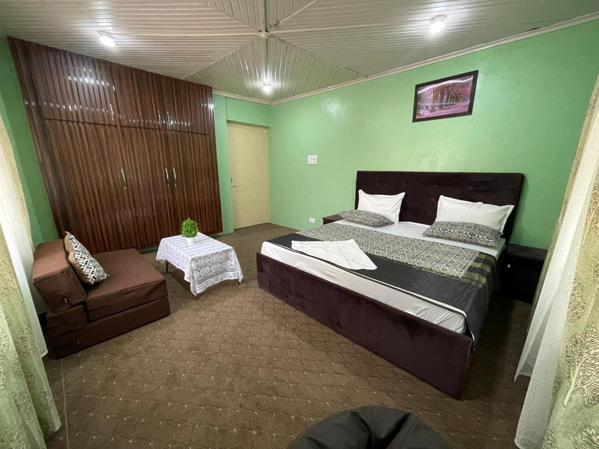 Khwaab Gah By The Khayabaan-Homestay Apartments Fully Furnished With Functional Kitchen, Wifi & Parking In City Centre Srīnagar エクステリア 写真
