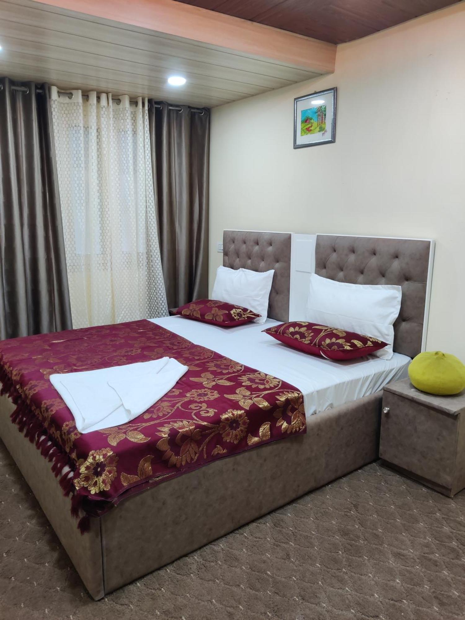 Khwaab Gah By The Khayabaan-Homestay Apartments Fully Furnished With Functional Kitchen, Wifi & Parking In City Centre Srīnagar エクステリア 写真