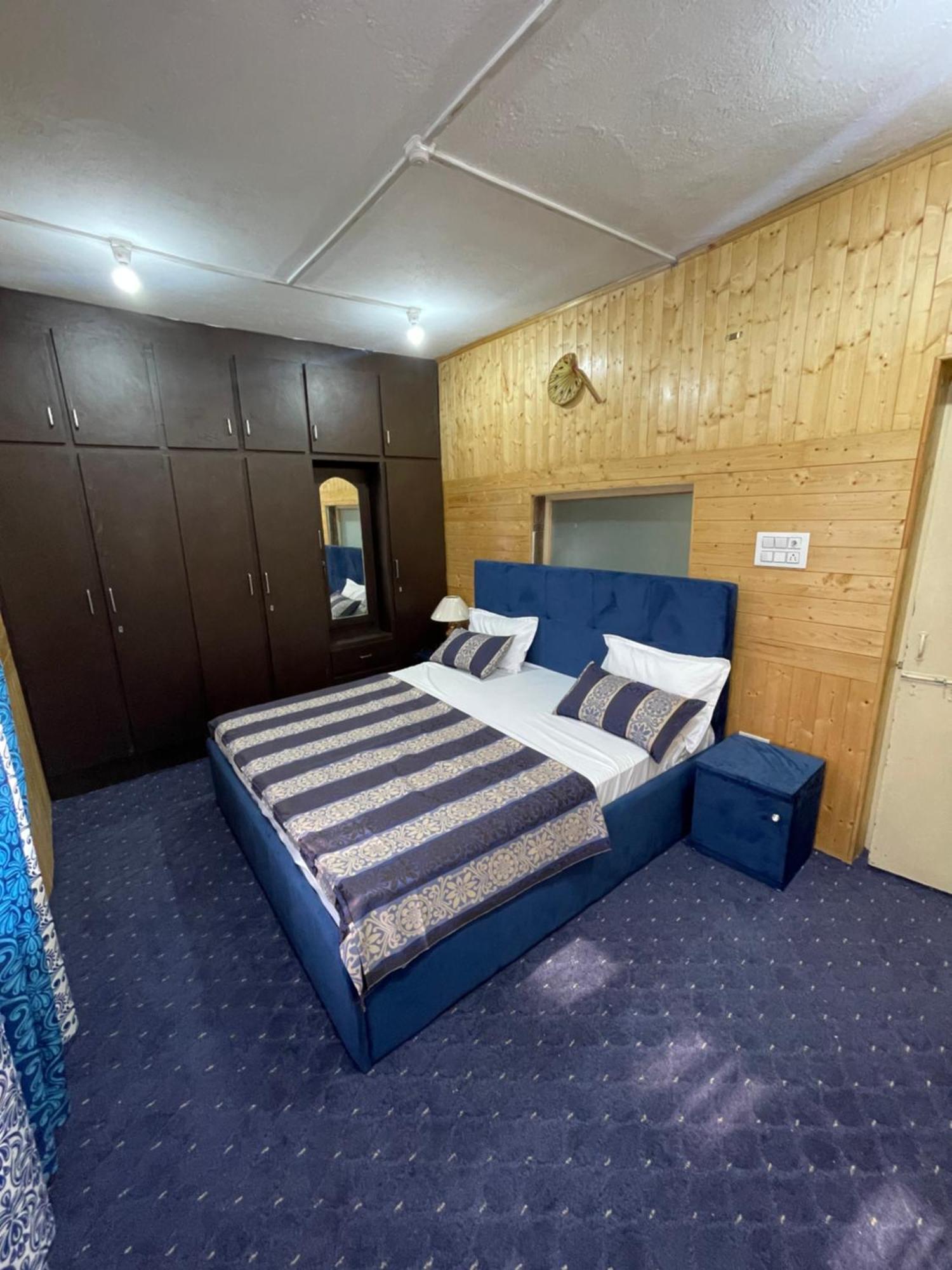 Khwaab Gah By The Khayabaan-Homestay Apartments Fully Furnished With Functional Kitchen, Wifi & Parking In City Centre Srīnagar エクステリア 写真