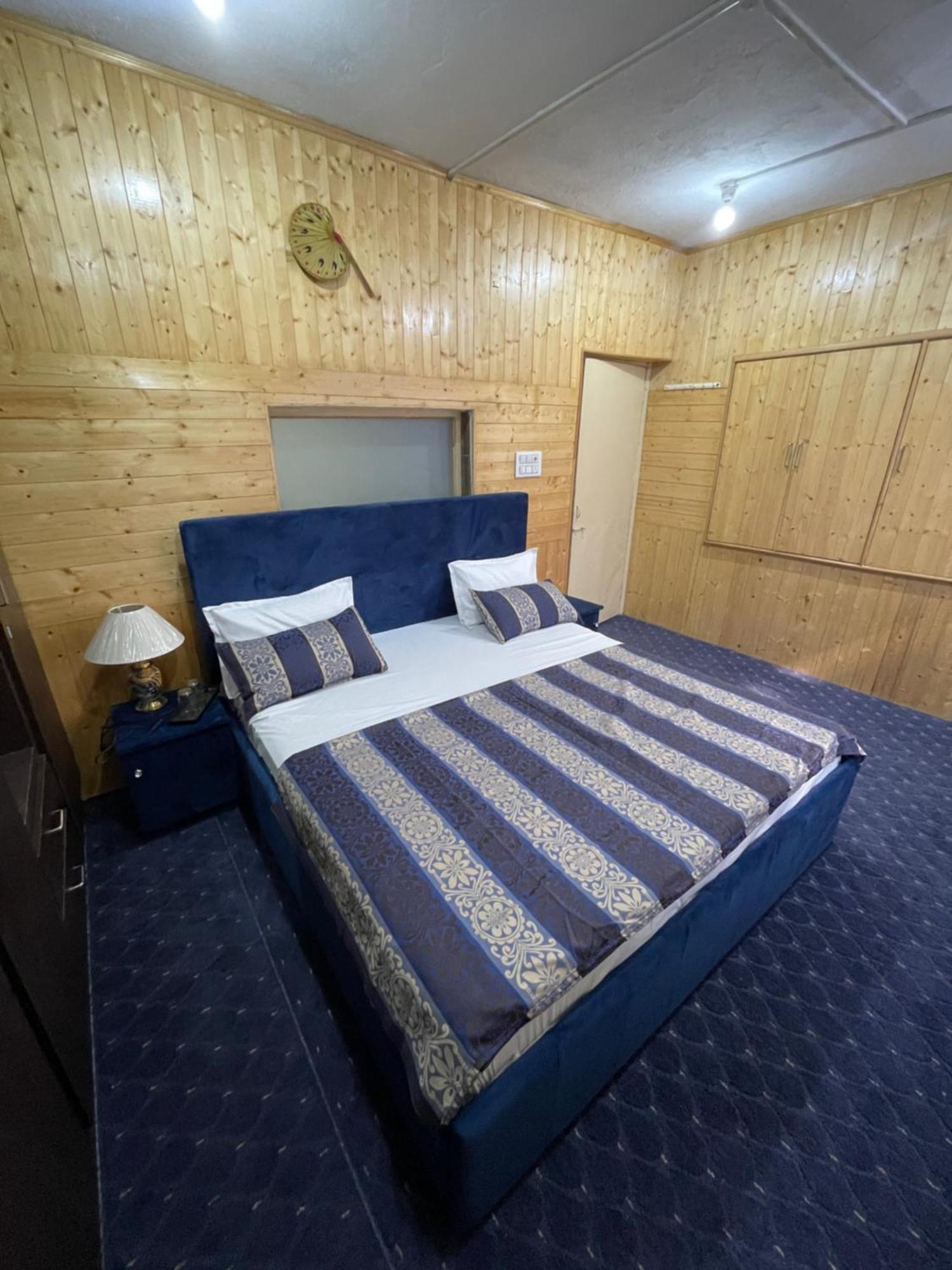 Khwaab Gah By The Khayabaan-Homestay Apartments Fully Furnished With Functional Kitchen, Wifi & Parking In City Centre Srīnagar エクステリア 写真