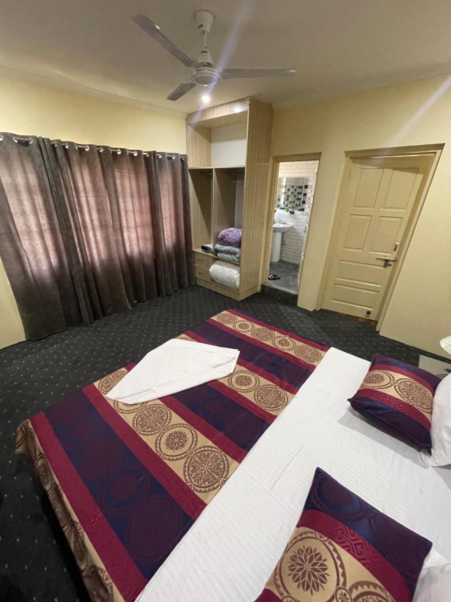 Khwaab Gah By The Khayabaan-Homestay Apartments Fully Furnished With Functional Kitchen, Wifi & Parking In City Centre Srīnagar エクステリア 写真