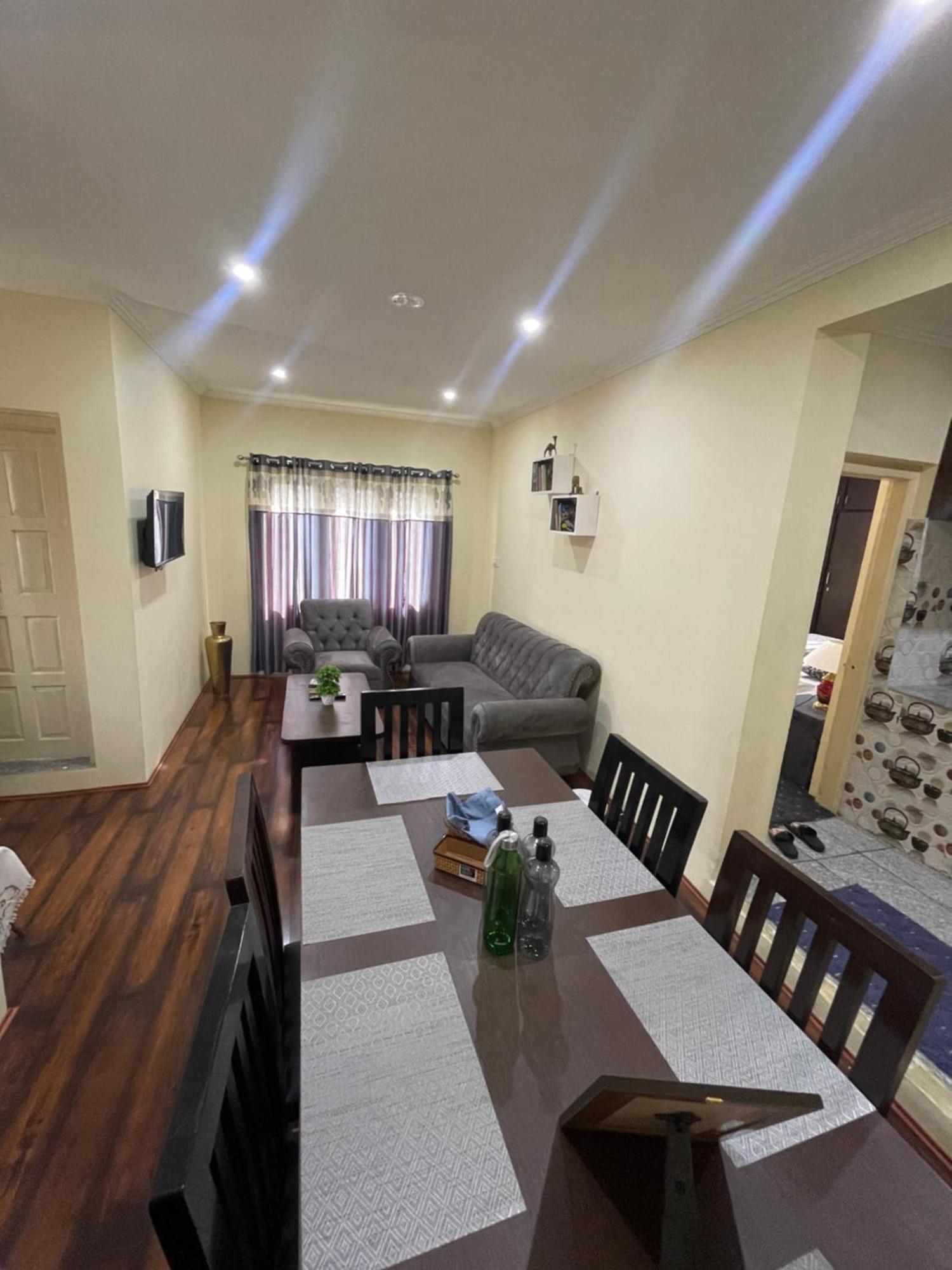 Khwaab Gah By The Khayabaan-Homestay Apartments Fully Furnished With Functional Kitchen, Wifi & Parking In City Centre Srīnagar エクステリア 写真