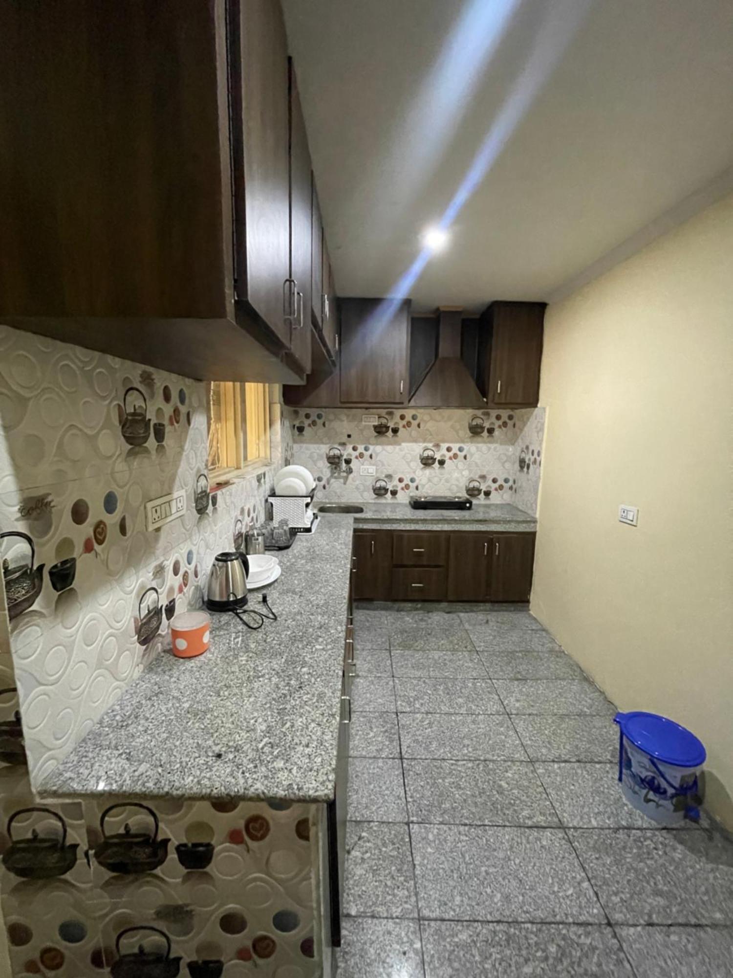 Khwaab Gah By The Khayabaan-Homestay Apartments Fully Furnished With Functional Kitchen, Wifi & Parking In City Centre Srīnagar エクステリア 写真