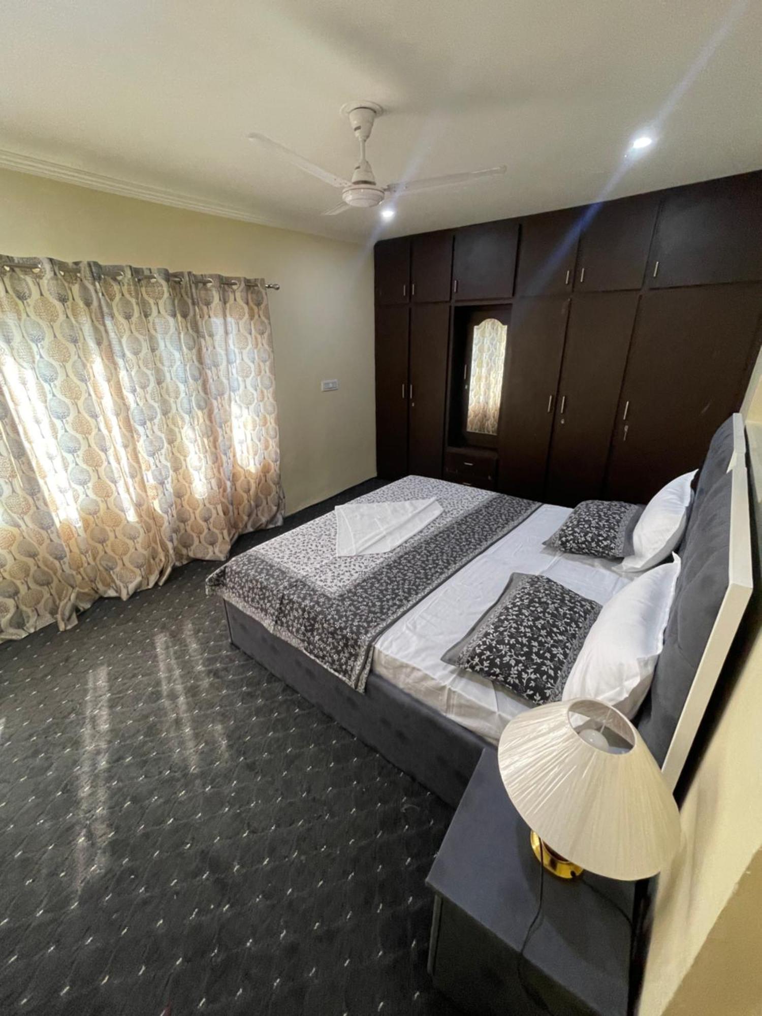 Khwaab Gah By The Khayabaan-Homestay Apartments Fully Furnished With Functional Kitchen, Wifi & Parking In City Centre Srīnagar エクステリア 写真