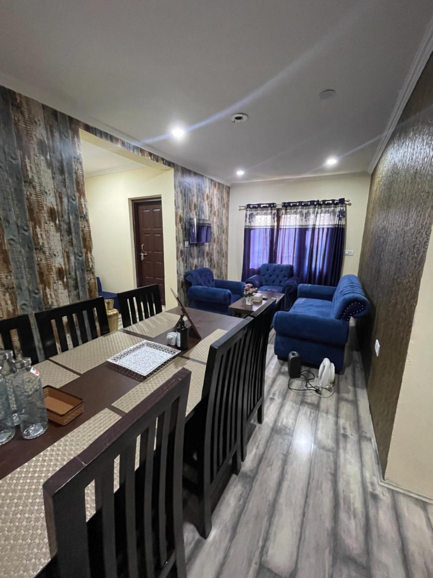 Khwaab Gah By The Khayabaan-Homestay Apartments Fully Furnished With Functional Kitchen, Wifi & Parking In City Centre Srīnagar エクステリア 写真