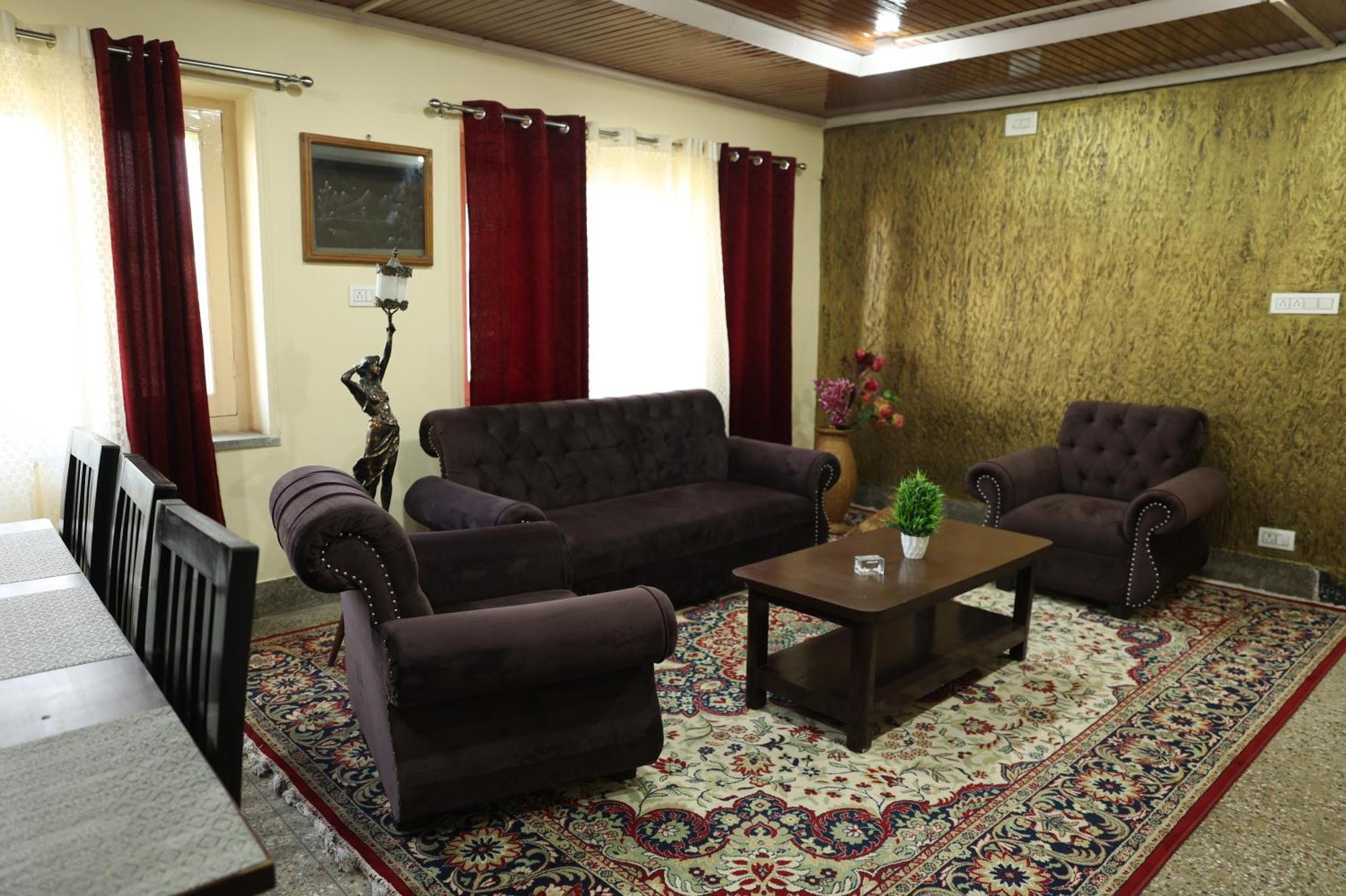 Khwaab Gah By The Khayabaan-Homestay Apartments Fully Furnished With Functional Kitchen, Wifi & Parking In City Centre Srīnagar エクステリア 写真