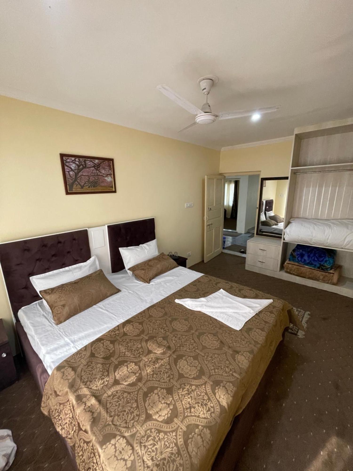 Khwaab Gah By The Khayabaan-Homestay Apartments Fully Furnished With Functional Kitchen, Wifi & Parking In City Centre Srīnagar エクステリア 写真