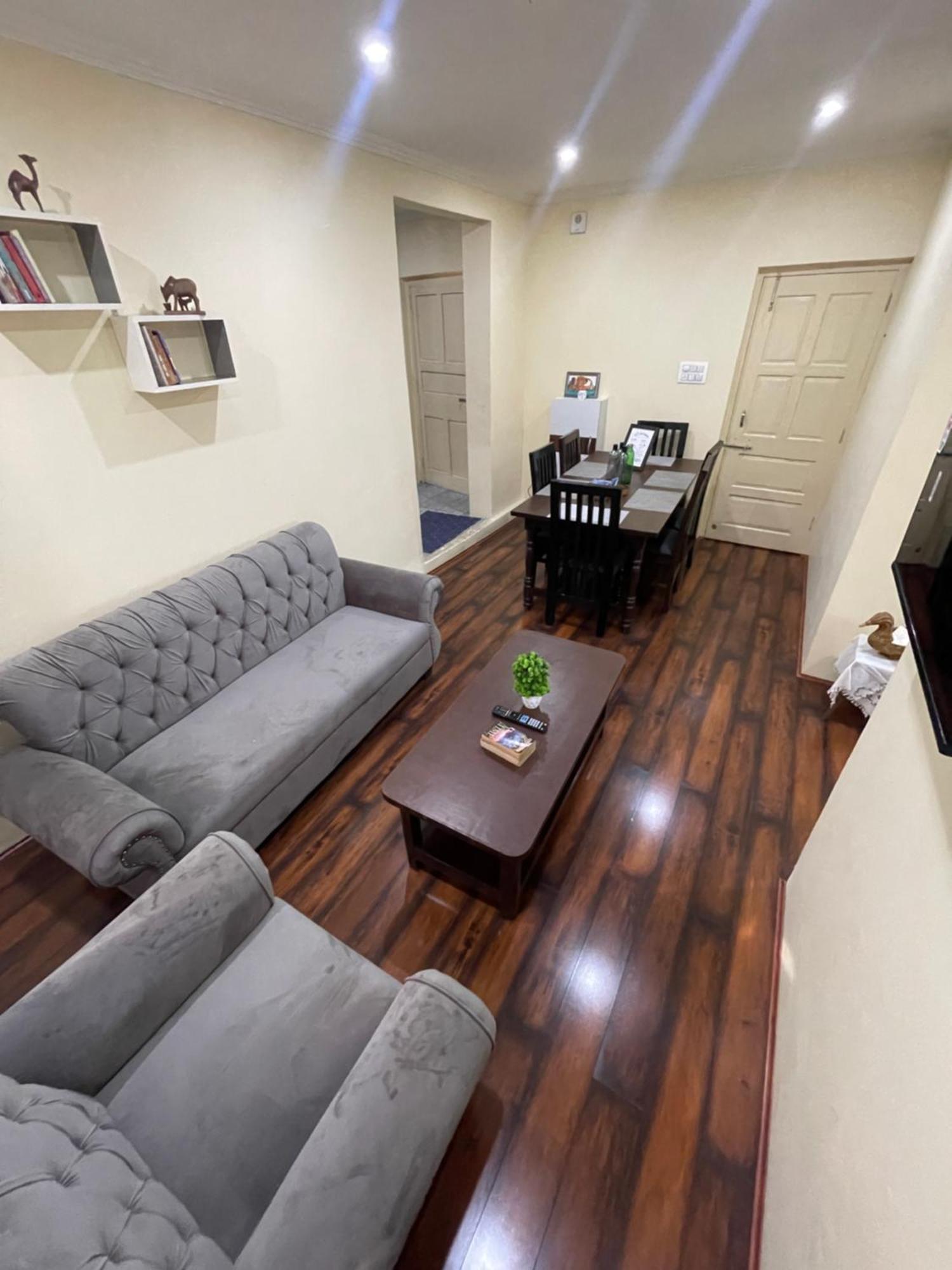 Khwaab Gah By The Khayabaan-Homestay Apartments Fully Furnished With Functional Kitchen, Wifi & Parking In City Centre Srīnagar 部屋 写真
